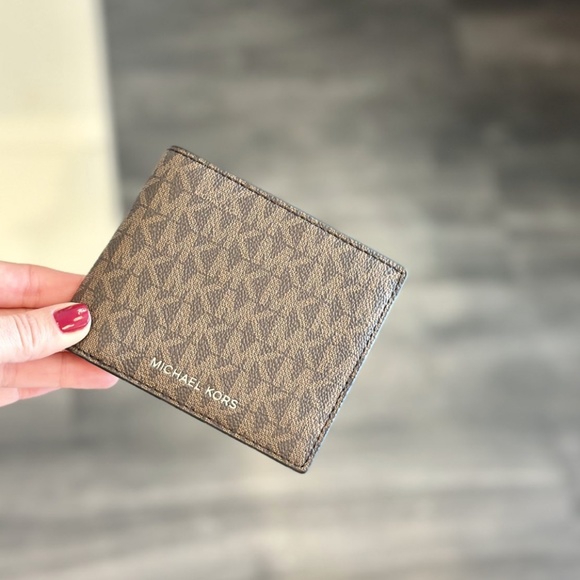 Michael Kors Men’s Cooper Billfold Wallet  — Brown logo - Picture 1 of 4